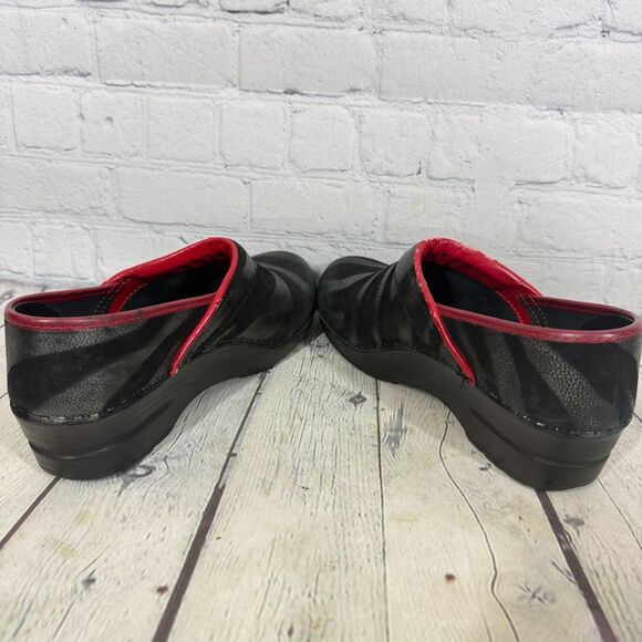 Sanita Clog Women Size 8.5-9 US 39 EU Black Red Zabra Slip On Comfort Nurse Shoe - Picture 6 of 13